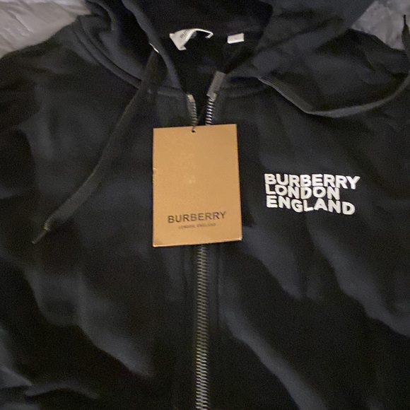 Brand new Burberry with Love logo. I just want to sale everything my closet - Picture 6 of 6